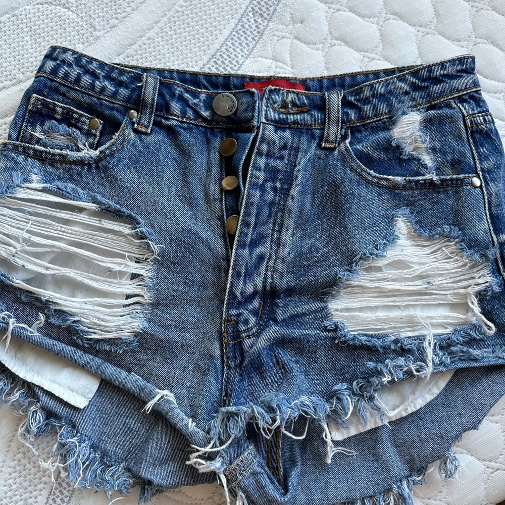 signature distressed shorts